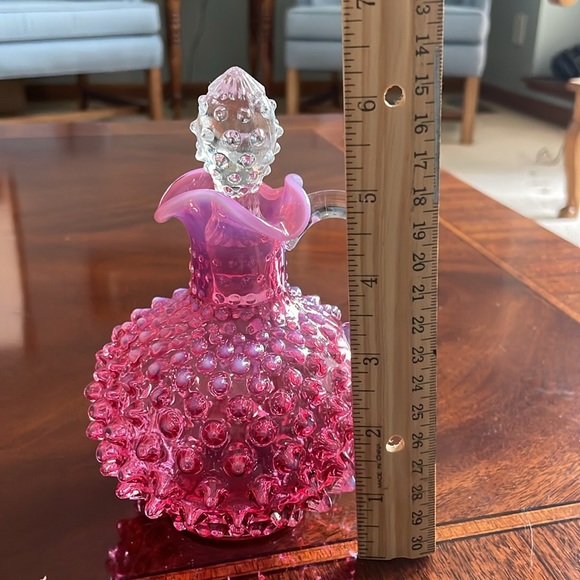 beautiful Fenton Cranberry opalescent Hobnail Cruet with stopper. - Picture 14 of 15